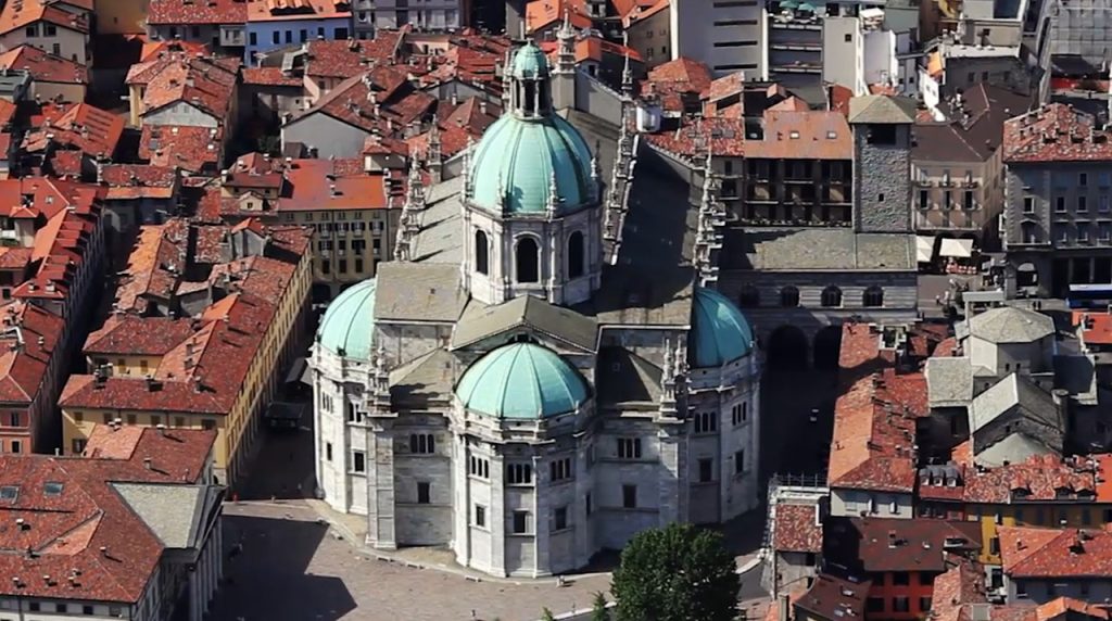 Visione dall'alta della Cattedrale di Santa Maria Assunta, il Duomo di Como